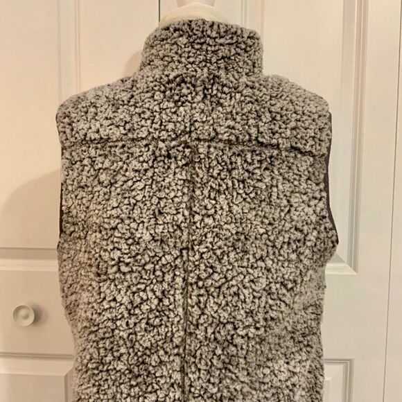 Thread & Supply Grey Sherpa Vest Zippered Closure Small - Picture 9 of 11